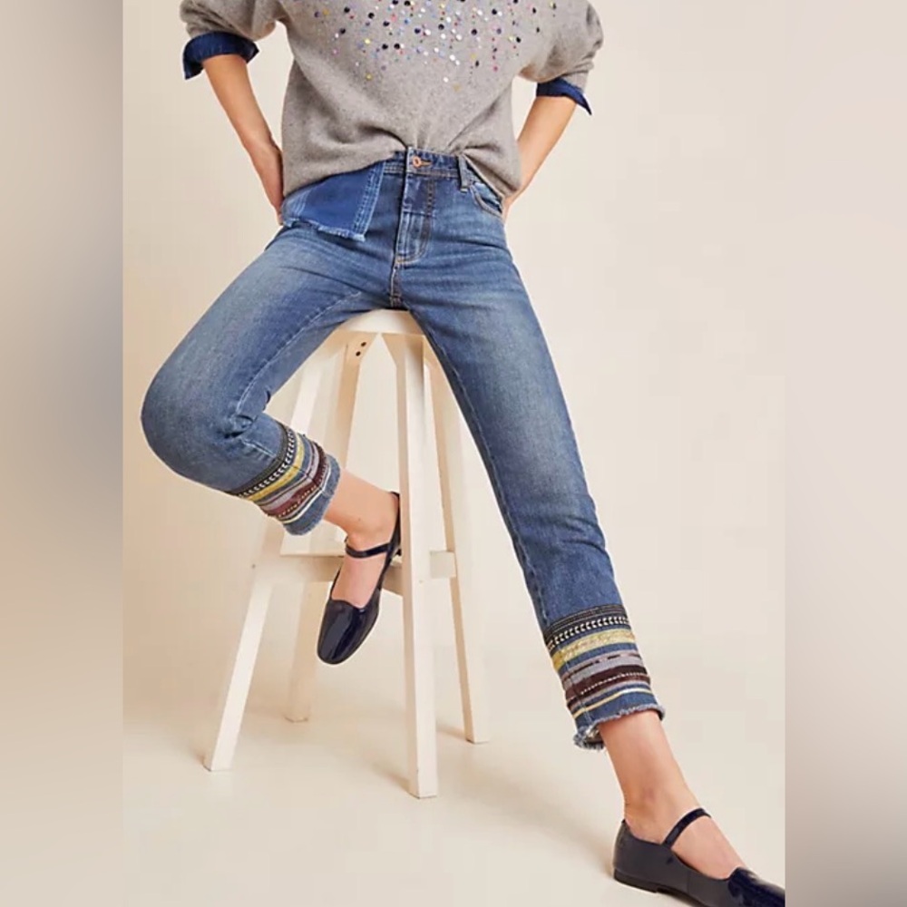 Anthropologie Pilcro embroidered cropped jeans, frayed hem. High rise. Blue. 25